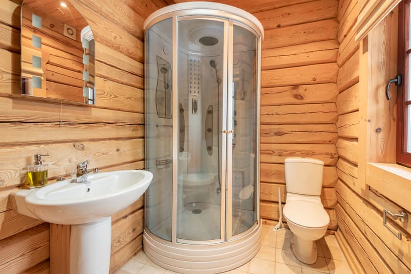 Shower room | Ty Ceirios - Dwr Y Felin Log Cabins, Carno