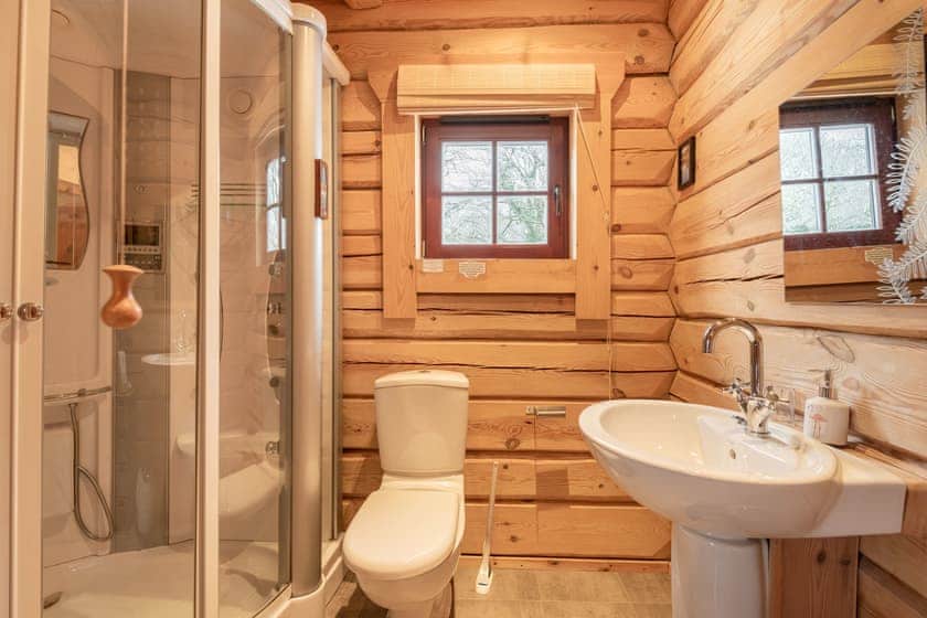 Shower room | Ty Ceirios - Dwr Y Felin Log Cabins, Carno