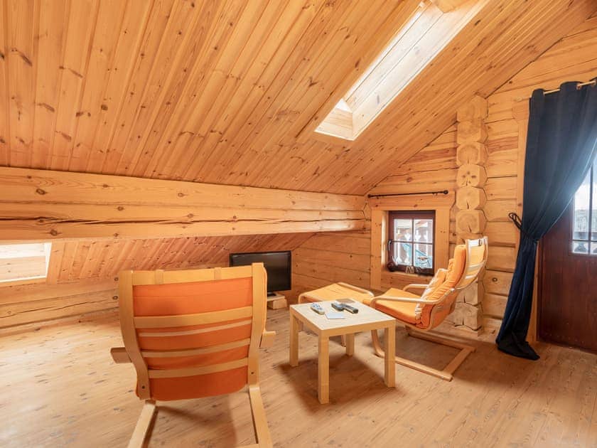 Mezzanine | Ty Ceirios - Dwr Y Felin Log Cabins, Carno