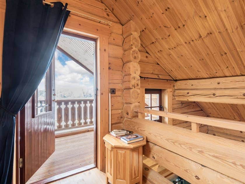 Mezzanine | Ty Ceirios - Dwr Y Felin Log Cabins, Carno