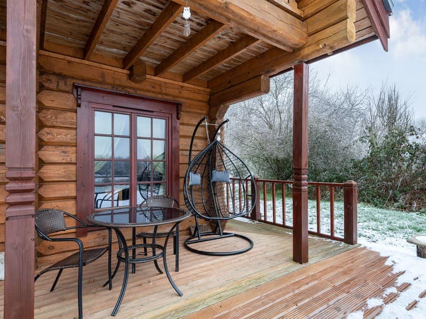 Veranda | Ty Ceirios - Dwr Y Felin Log Cabins, Carno
