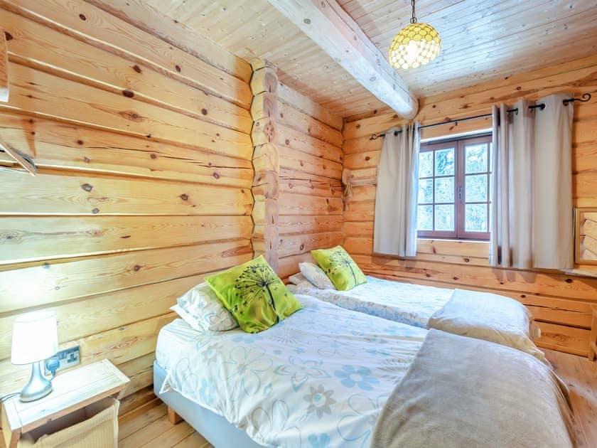 Twin bedroom | Ty Afal - Dwr Y Felin Log Cabins, Carno