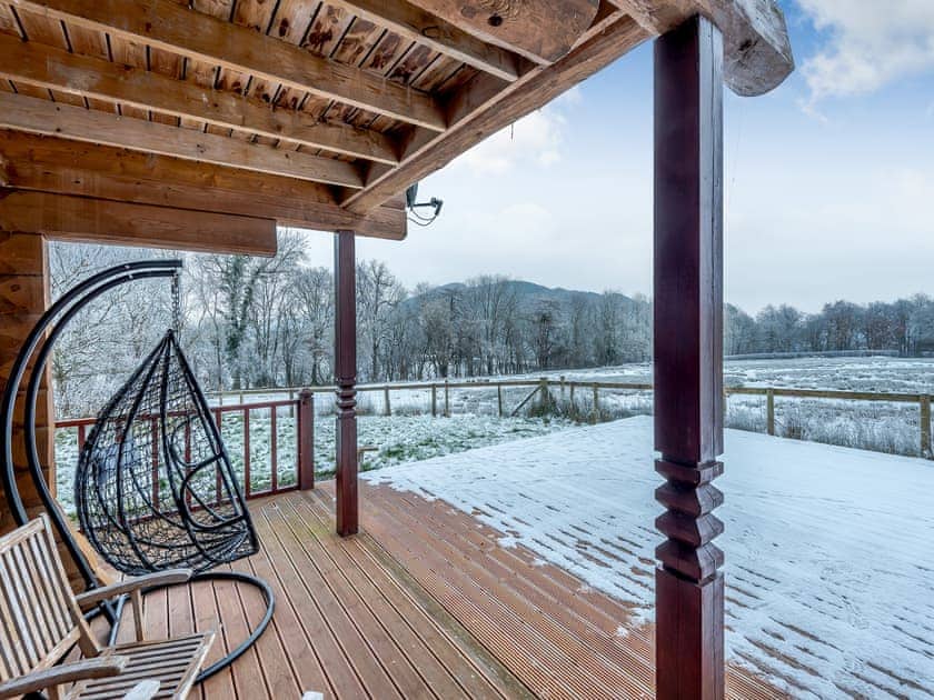 Decking | Ty Afal - Dwr Y Felin Log Cabins, Carno