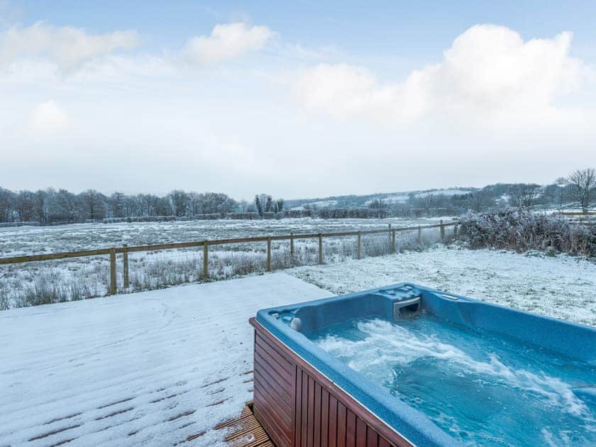 Hot tub | Ty Afal - Dwr Y Felin Log Cabins, Carno