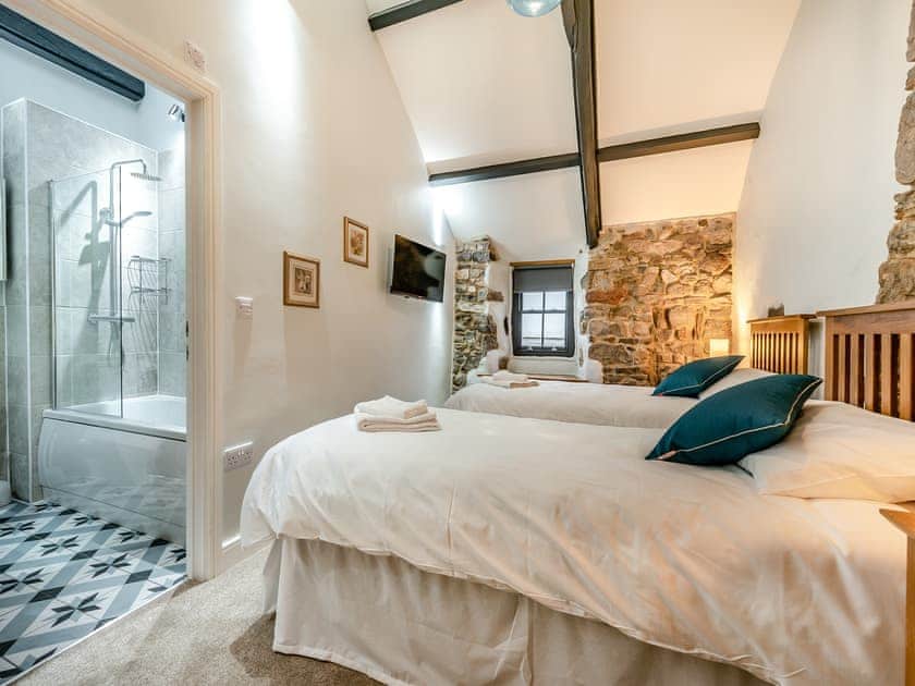 Twin bedroom | Blacksmiths Cottage - East Back Cottages, Pembroke