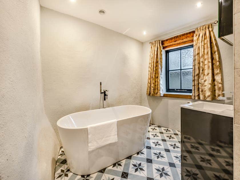 Bathroom | Blacksmiths Cottage - East Back Cottages, Pembroke