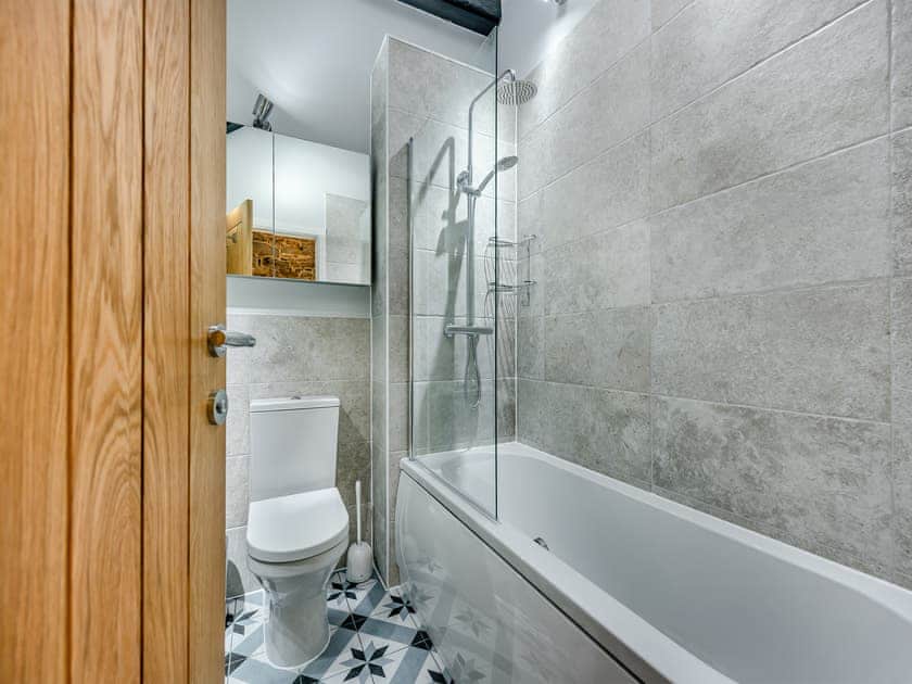 Bathroom | Blacksmiths Cottage - East Back Cottages, Pembroke