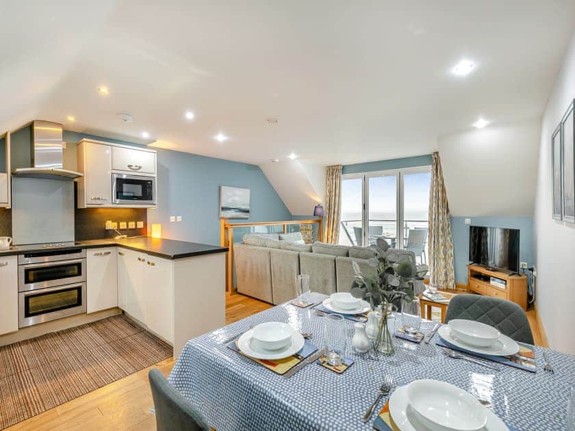 Dining Area | 22 Mount Brioni - Mount Brioni, Seaton