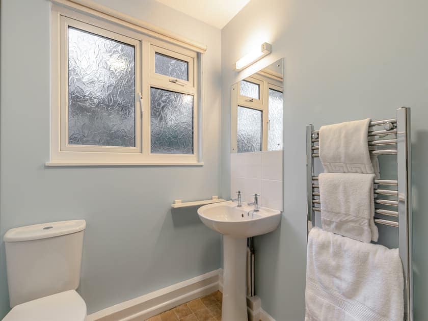 Bathroom | 12 Mount Brioni - Mount Brioni, Seaton
