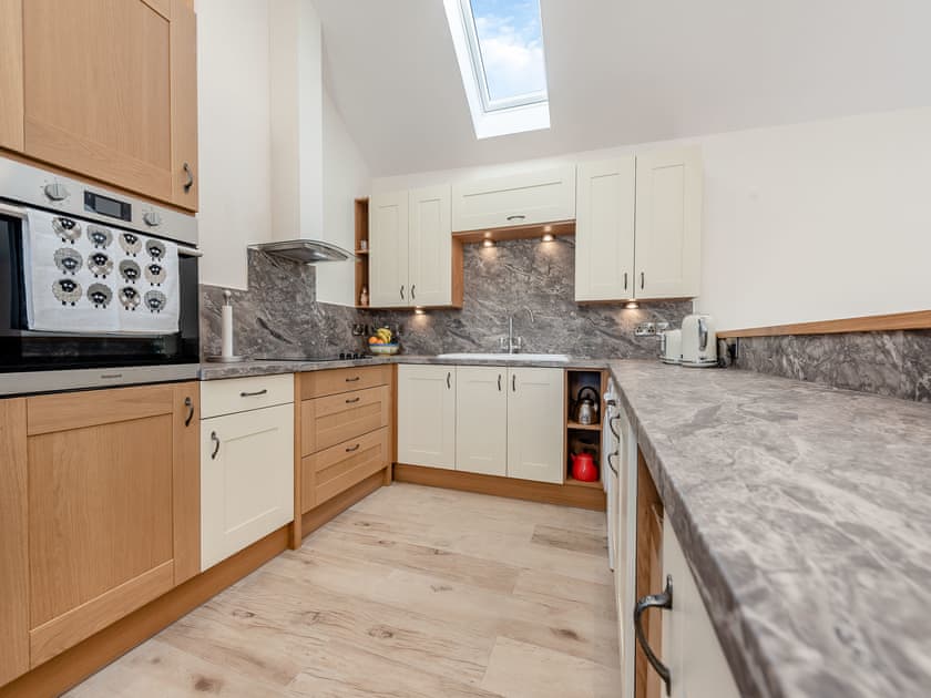 Kitchen | Parlwr Godro - Goetre Isaf, Lampeter