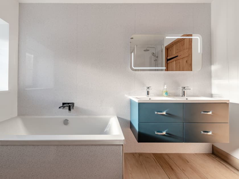 Bathroom | Parlwr Godro - Goetre Isaf, Lampeter