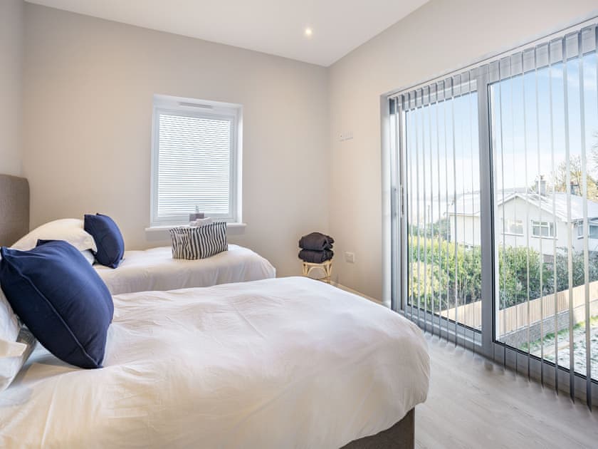 Twin bedroom | Dau Ddeg, New Quay