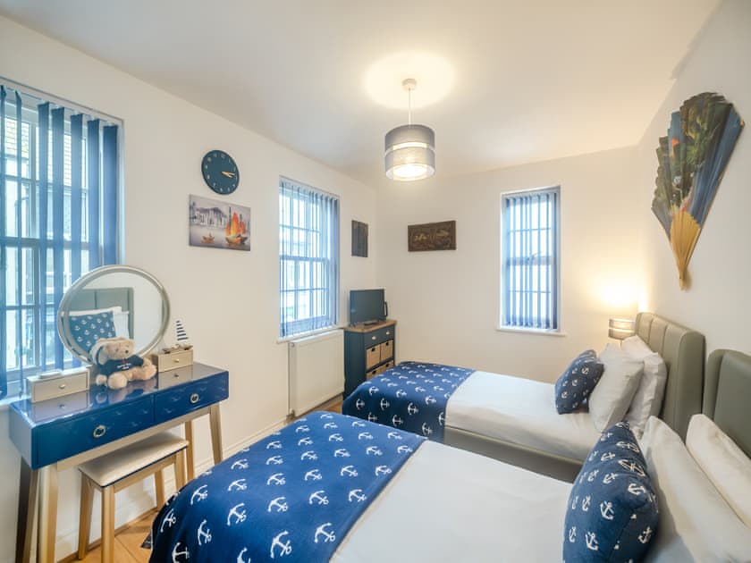 Twin bedroom | Captains Rest, Brixham