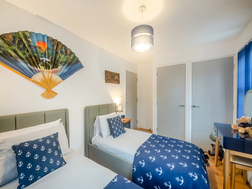 Twin bedroom | Captains Rest, Brixham