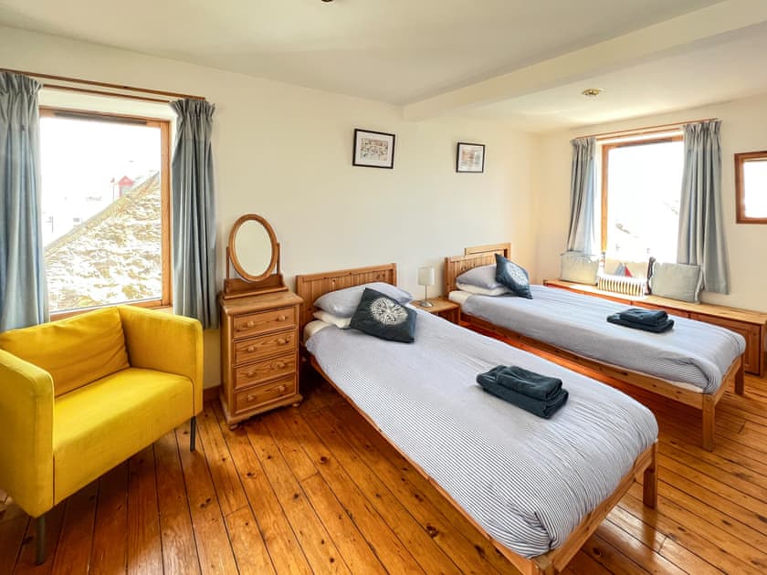 Twin bedroom | Tall Ship, Anstruther