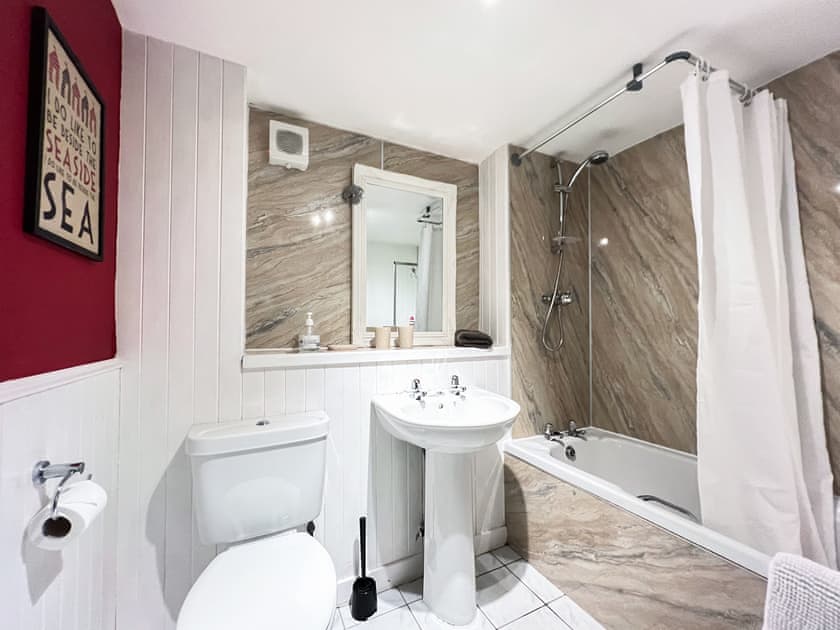 Bathroom | Sandpiper, Ansturther