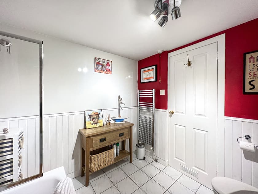 Bathroom | Sandpiper, Ansturther