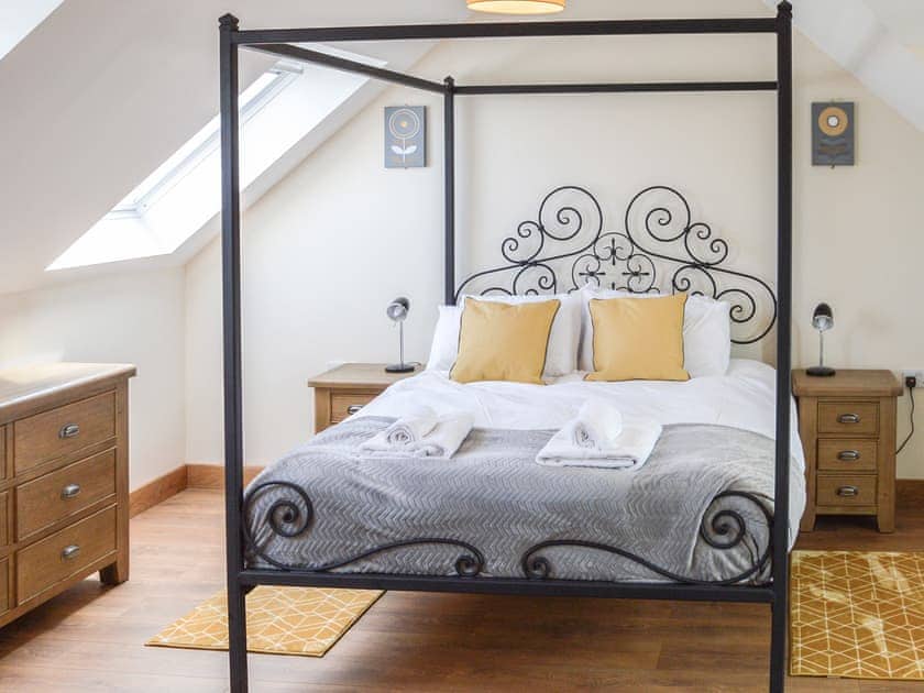 Four Poster bedroom | The Farmhouse - Williamscraig Holiday Cottages, Linlithgow