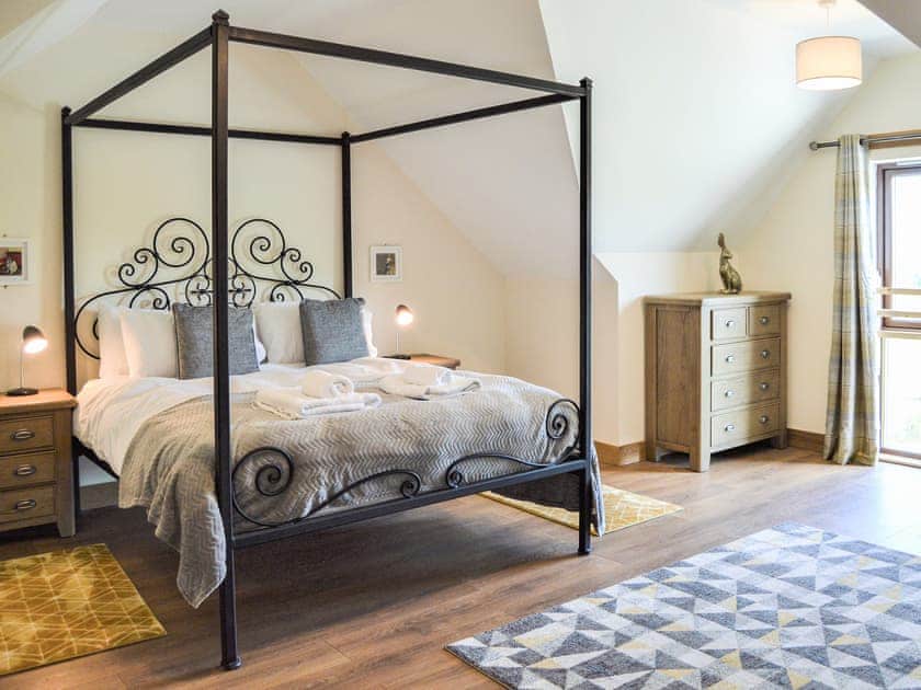 Four Poster bedroom | The Farmhouse - Williamscraig Holiday Cottages, Linlithgow