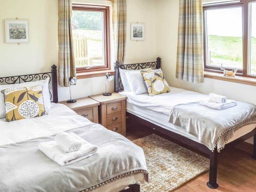 Twin bedroom | The Farmhouse - Williamscraig Holiday Cottages, Linlithgow