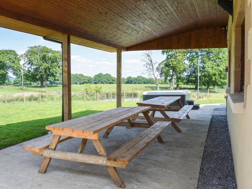 Outdoor eating area | The Farmhouse - Williamscraig Holiday Cottages, Linlithgow