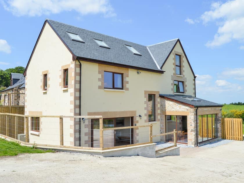 Exterior | The Farmhouse - Williamscraig Holiday Cottages, Linlithgow