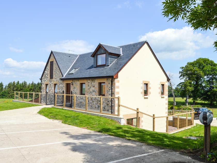 Parking | The Farmhouse - Williamscraig Holiday Cottages, Linlithgow