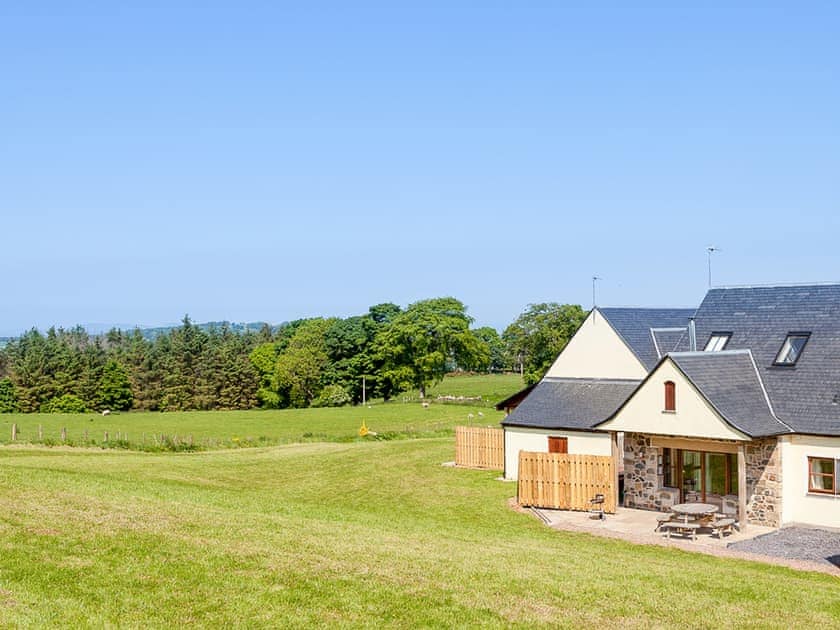 Exterior | Beech Cottage - Williamscraig Holiday Cottages, Linlithgow