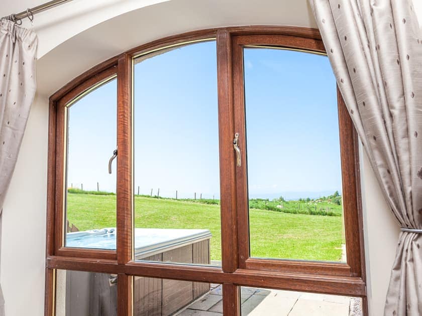 View | Beech Cottage - Williamscraig Holiday Cottages, Linlithgow