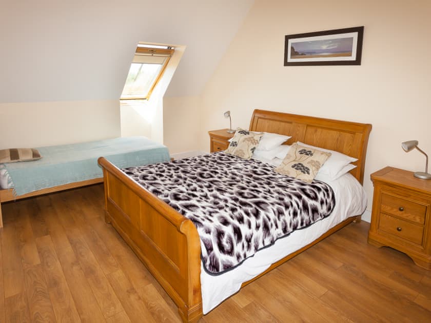 Double bedroom | Two Eden Cottage - Williamscraig Holiday Cottages, Linlithgow