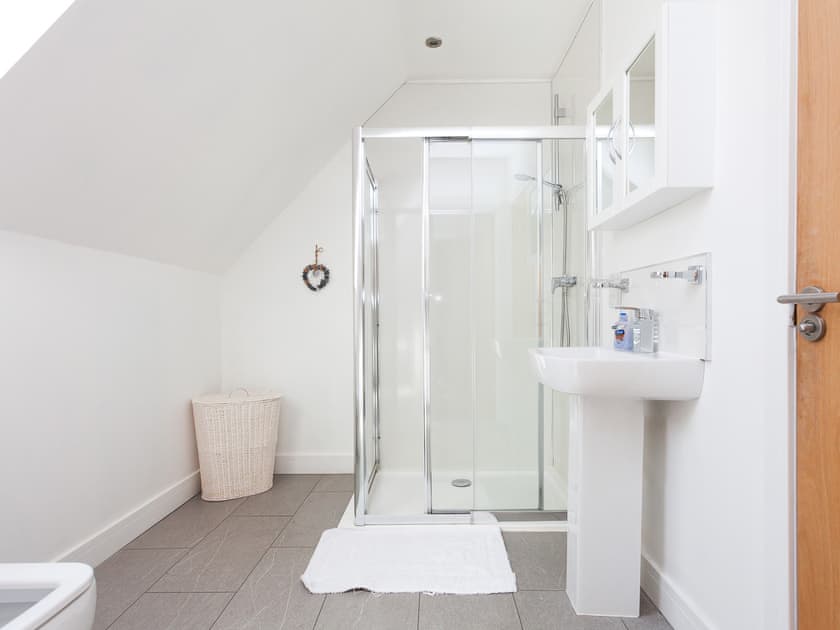 Shower room | Two Eden Cottage - Williamscraig Holiday Cottages, Linlithgow