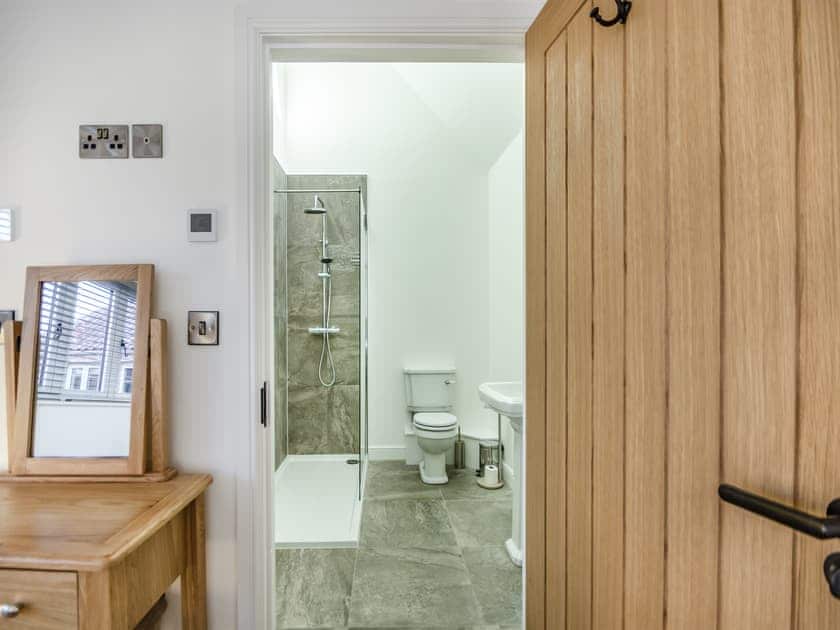 En-suite | The Cowshed - Little Corkhill Farm Holidays, Newark