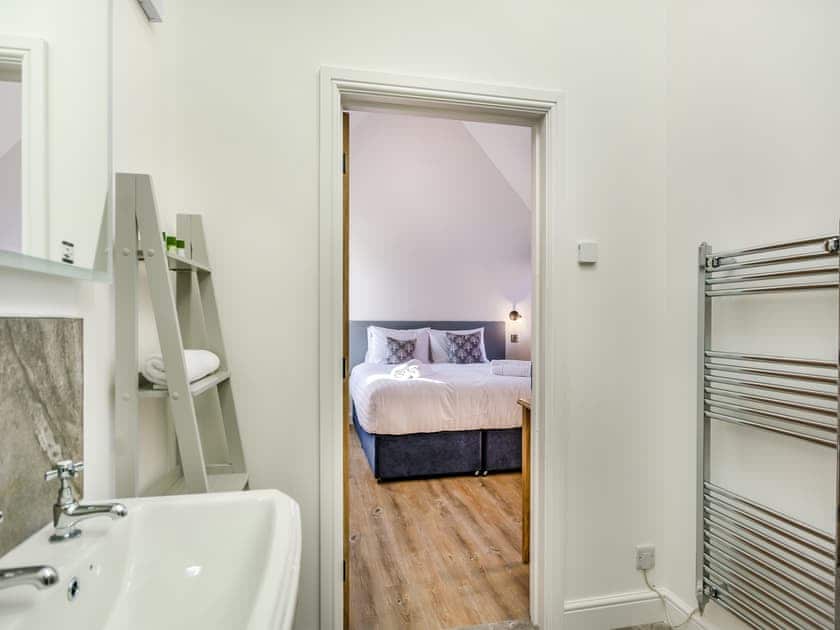 En-suite | The Cowshed - Little Corkhill Farm Holidays, Newark