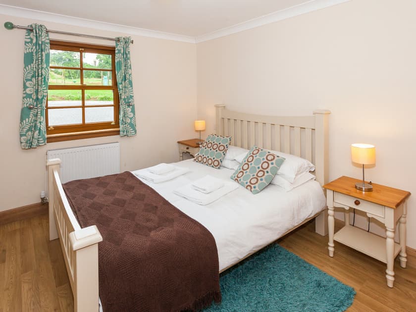 Double bedroom | Honeysuckle Cottage - Williamscraig Holiday Cottages, Linlithgow