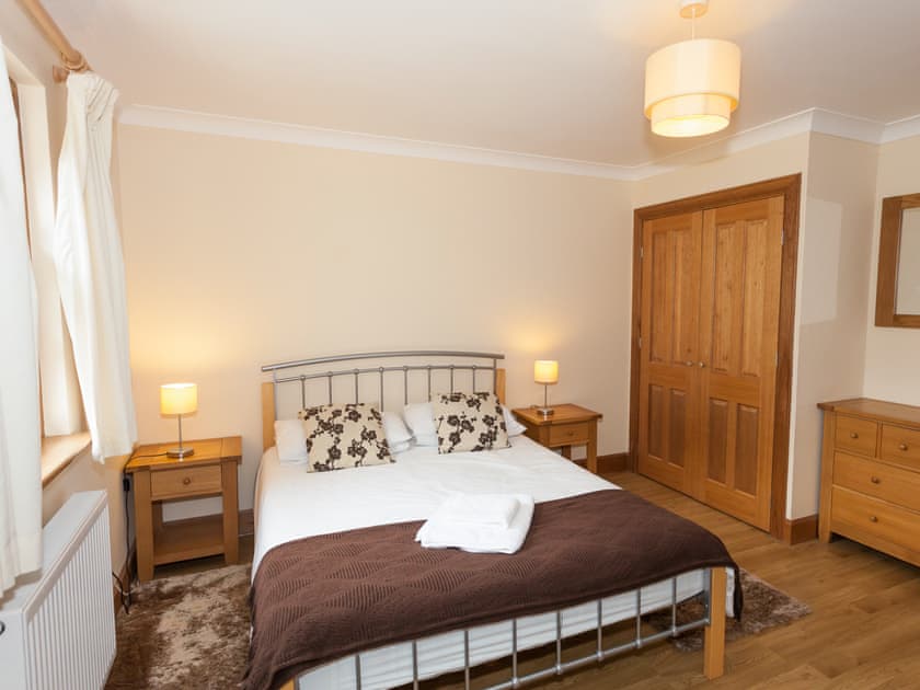 Double bedroom | Honeysuckle Cottage - Williamscraig Holiday Cottages, Linlithgow