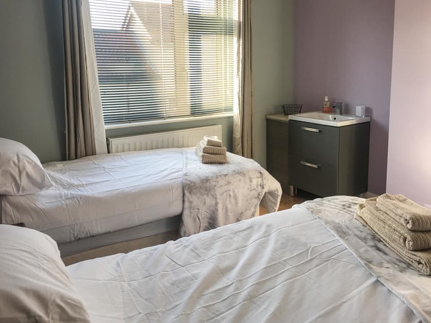 Twin bedroom | Hillcrest, Bolsover, near Chesterfield