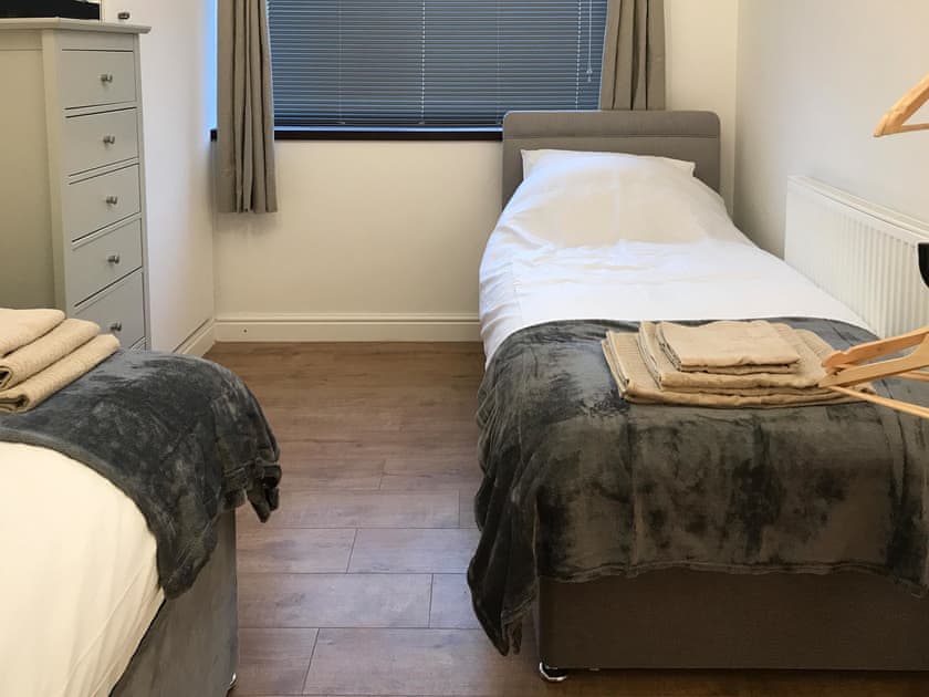 Twin bedroom | Hillcrest, Bolsover, near Chesterfield
