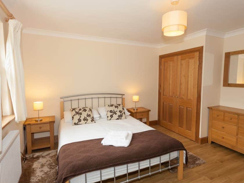 Double bedroom | Rose Cottage - Williamscraig Holiday Cottages, Linlithgow