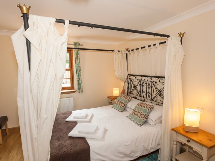 Double bedroom | Rose Cottage - Williamscraig Holiday Cottages, Linlithgow