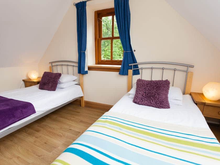 Twin bedroom | Rose Cottage - Williamscraig Holiday Cottages, Linlithgow