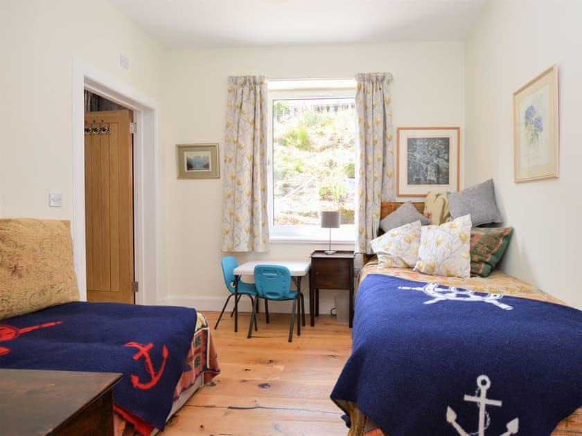 Twin bedroom | The Neuk, Kames, near Tighnabruaich