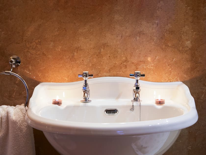 En-suite | The Hind House, Cottam, near Driffield