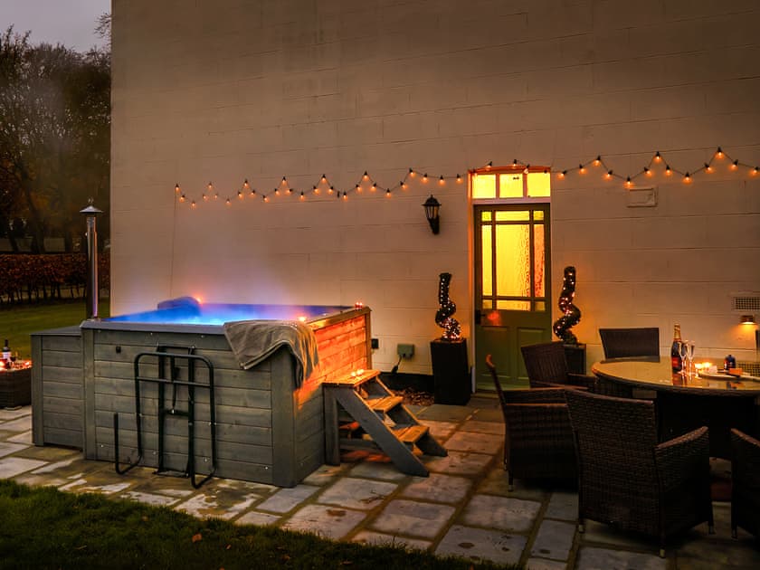 Hot tub | The Hind House, Cottam, near Driffield