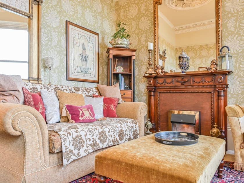 Living area | Apartment 3 - Muntham Holiday Apartments, Torquay