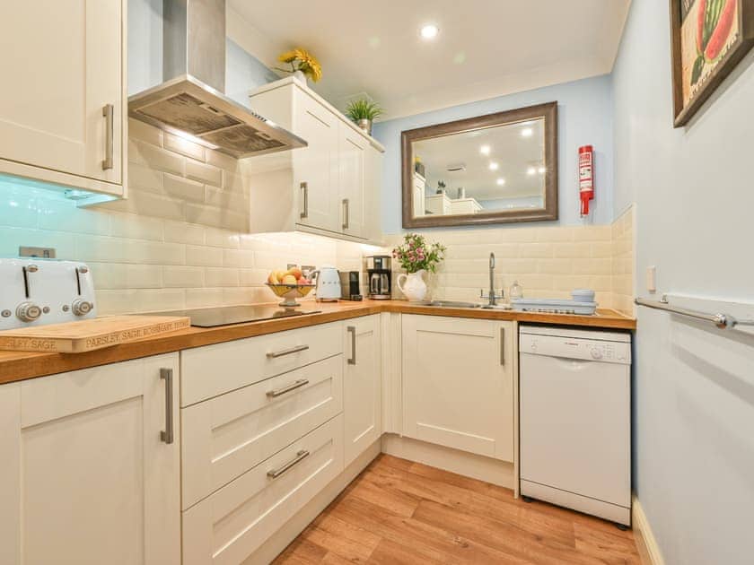 Kitchen | Apartment 3 - Muntham Holiday Apartments, Torquay