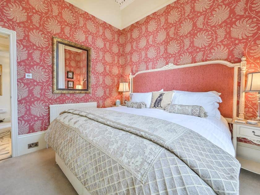 Double bedroom | Apartment 3 - Muntham Holiday Apartments, Torquay