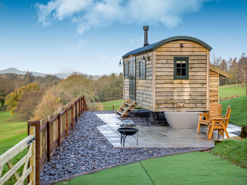 Exterior | Sugarloaf Hut, Usk