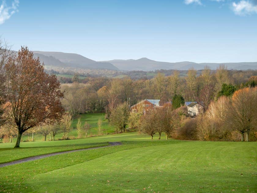 Surrounding area | Sugarloaf Hut, Usk