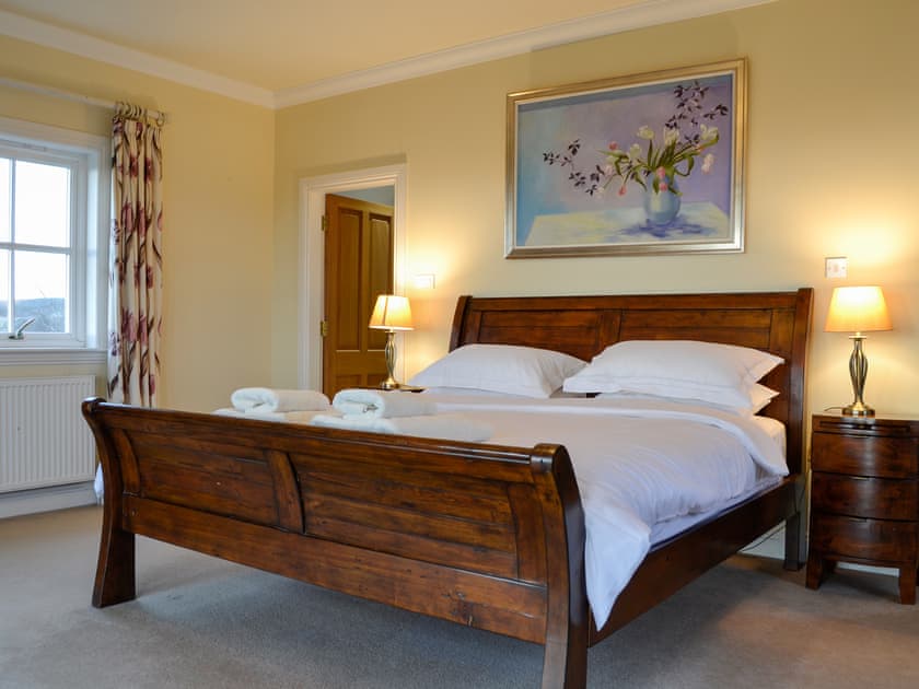 Master bedroom | Grange of Berryhill - Grange Holidays, Dundee