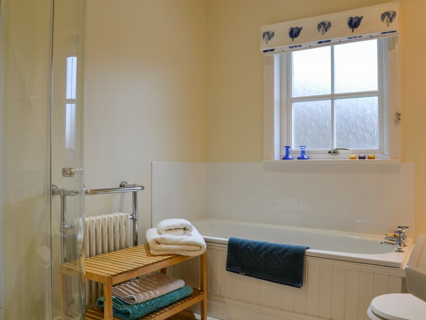 Bathroom | Grange of Berryhill - Grange Holidays, Dundee